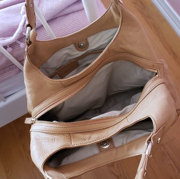 Calvin Klein genuine leather handbag - Picture 6 of 6